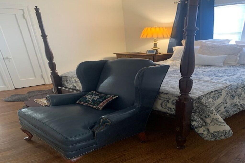 Photo of Bedroom in Crestline Heights