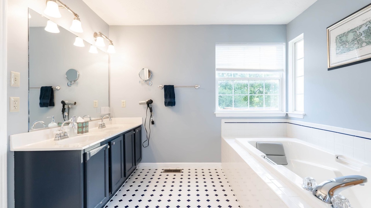 Photo of Bathroom in Summit Point