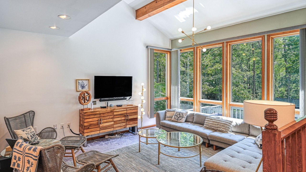 Photo of Livingroom in Lakeside Woods