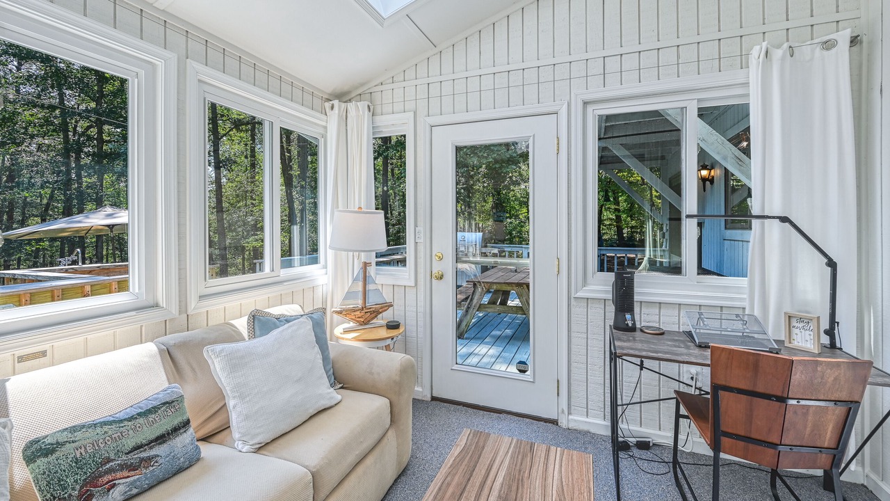 Photo of Livingroom in Lakeside Woods