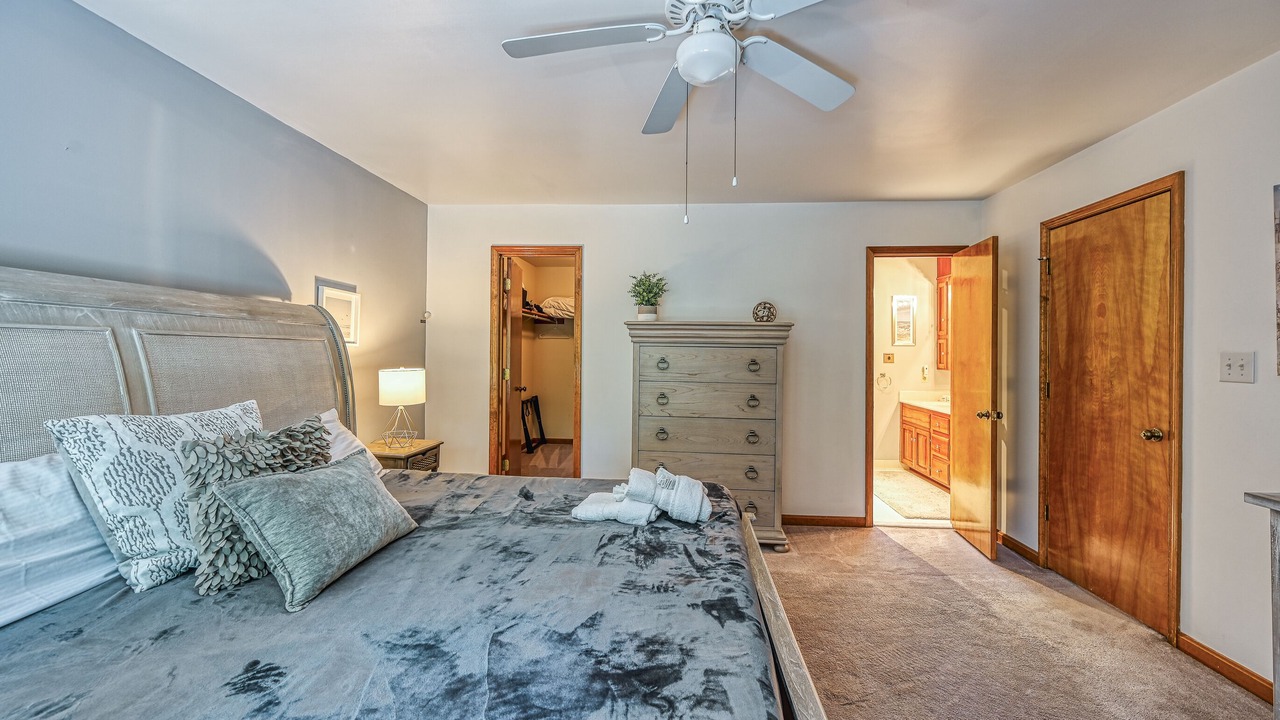 Photo of Bedroom in Lakeside Woods
