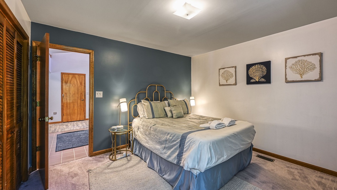 Photo of Bedroom in Lakeside Woods