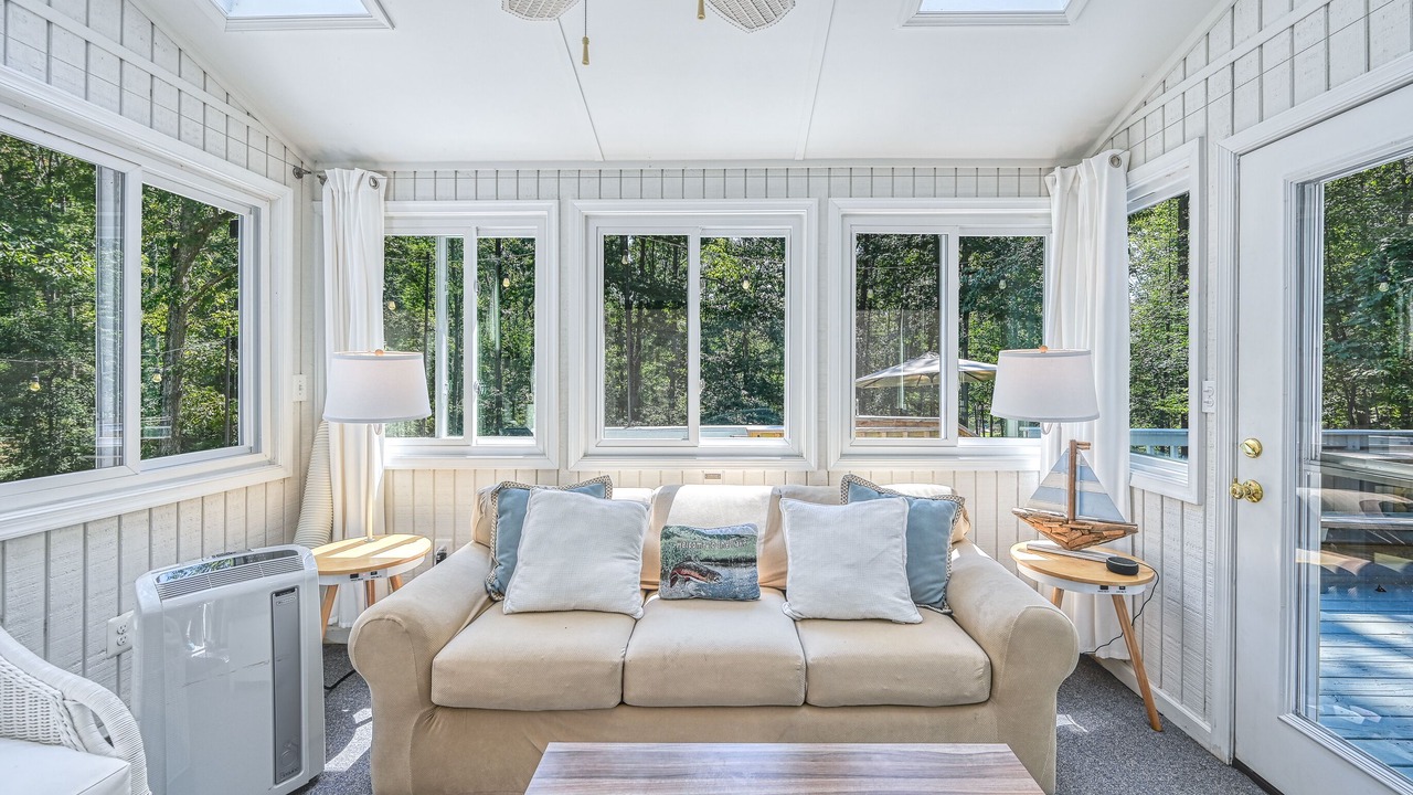 Photo of Livingroom in Lakeside Woods