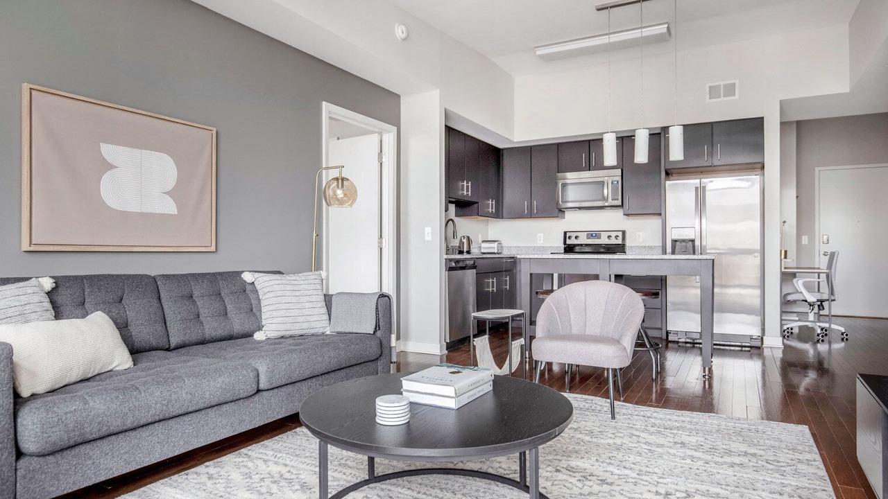 Photo of Livingroom in Woodmont Triangle