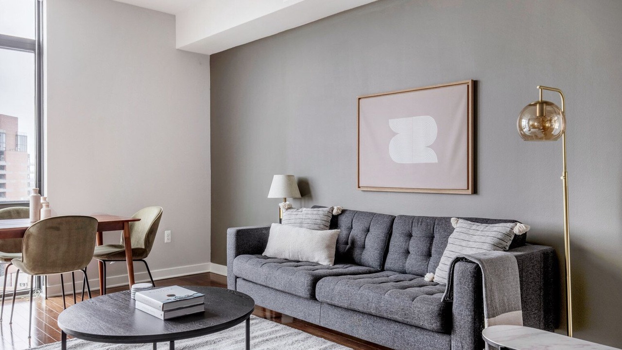 Photo of Livingroom in Woodmont Triangle