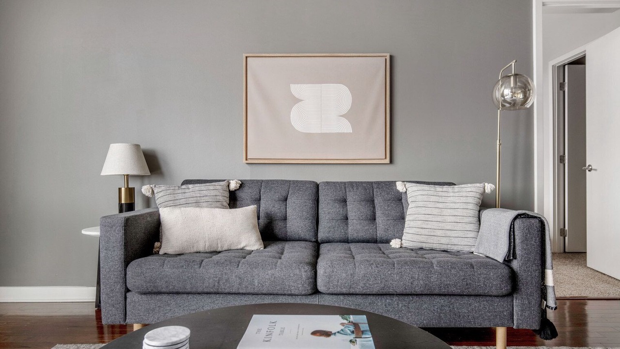 Photo of Livingroom in Woodmont Triangle