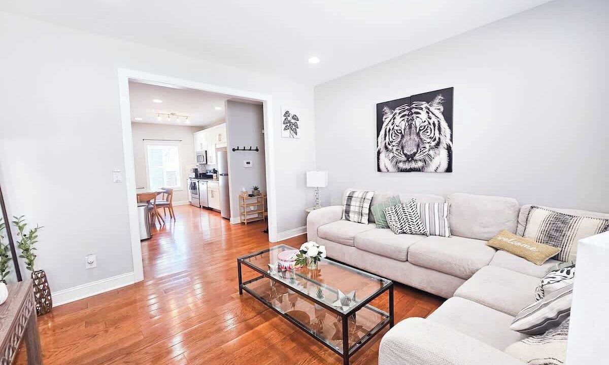 Photo of Livingroom in Chapel Hill
