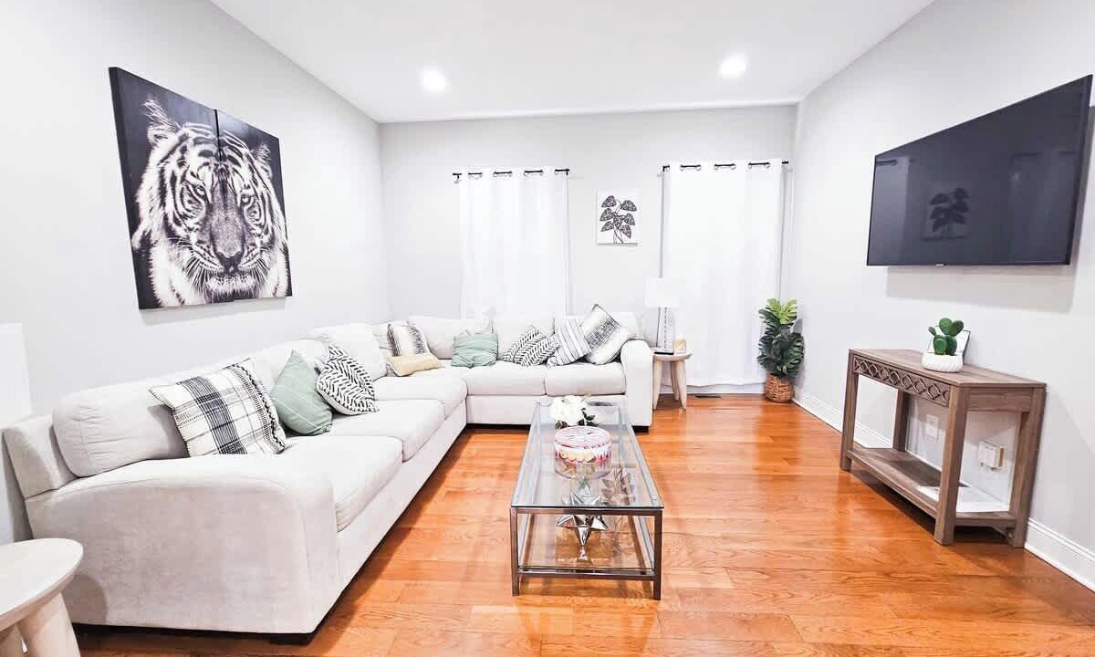 Photo of Livingroom in Chapel Hill