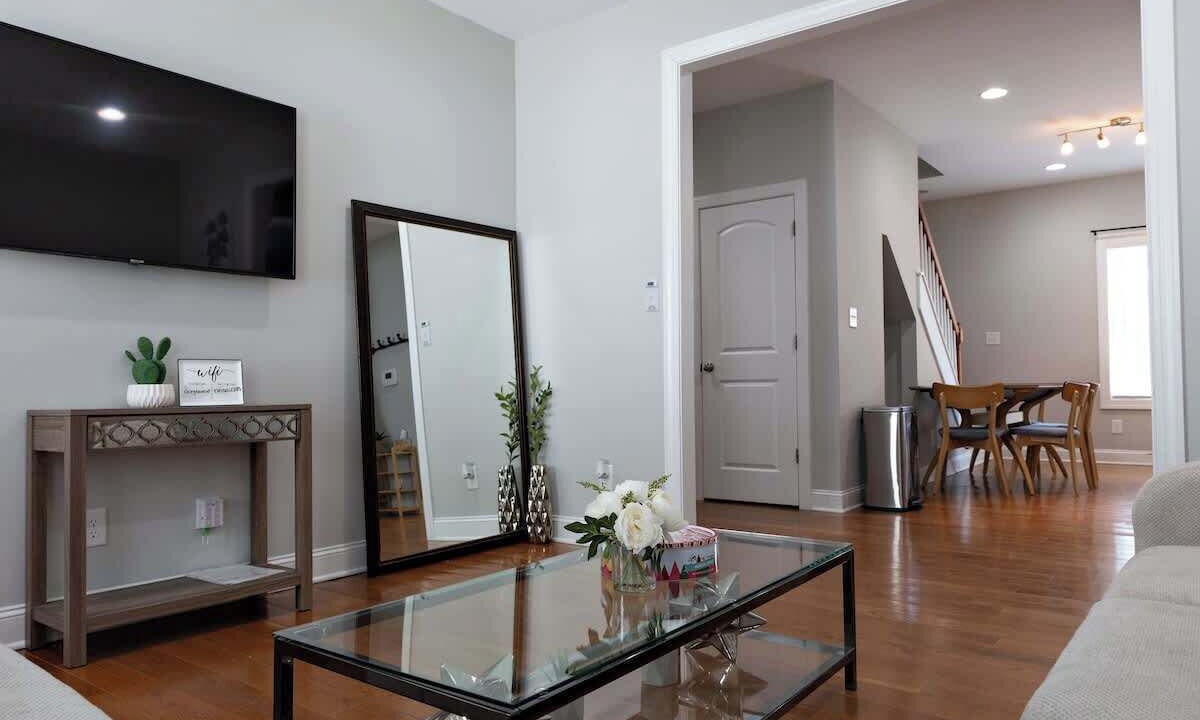 Photo of Livingroom in Chapel Hill