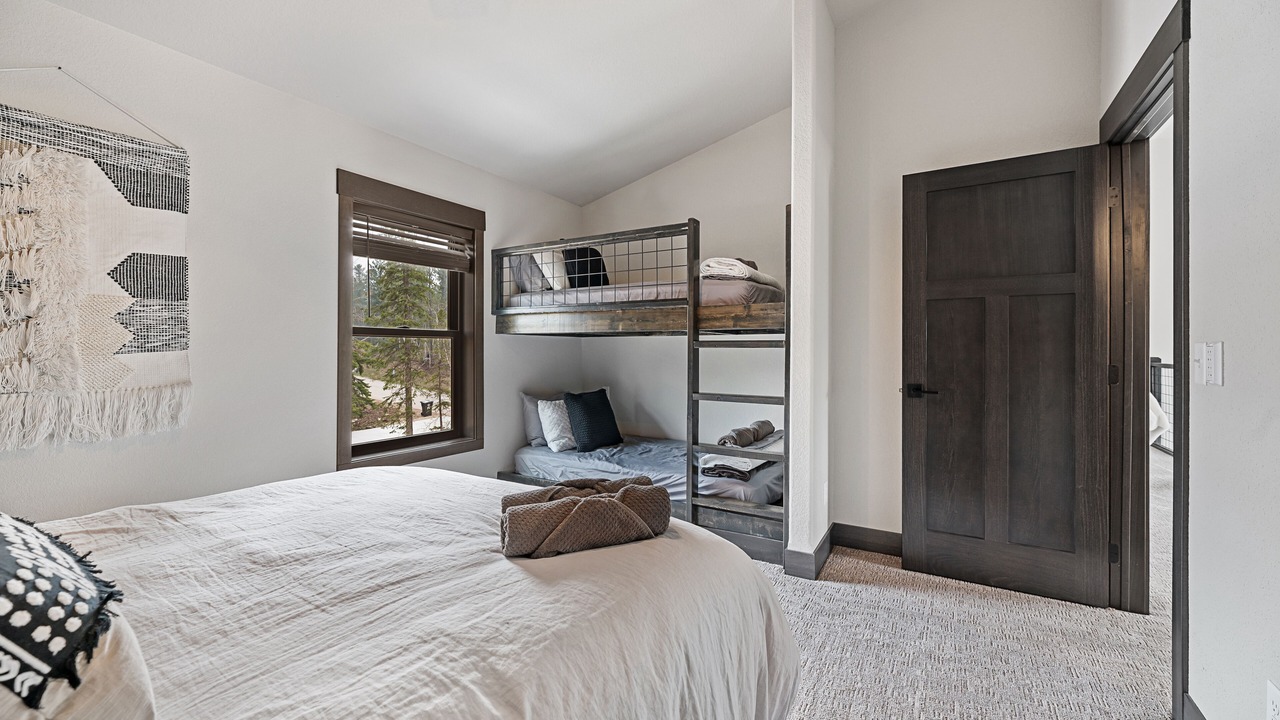 Photo of Bedroom in Lead