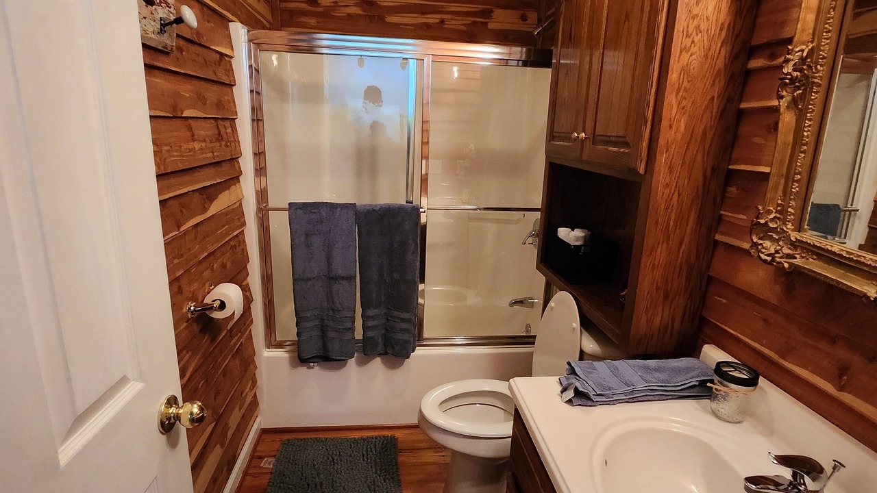 Photo of Bathroom in Guntersville
