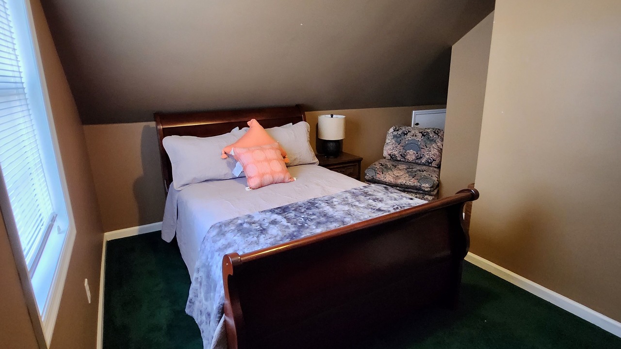 Photo of Bedroom in Guntersville