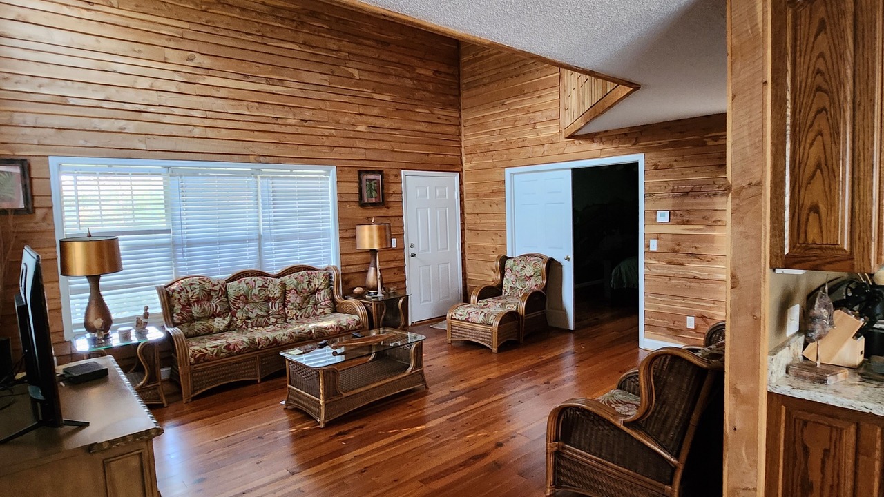 Photo of Livingroom in Guntersville