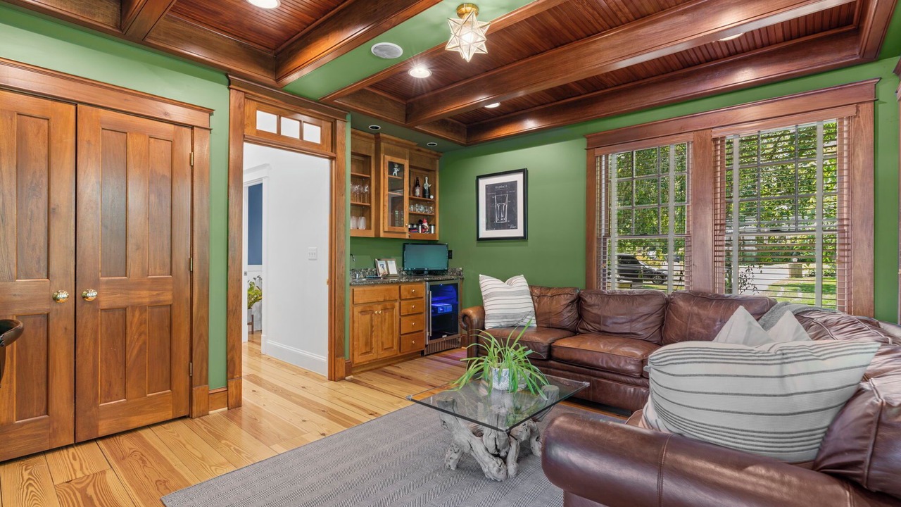 Photo of Livingroom in Edgewater