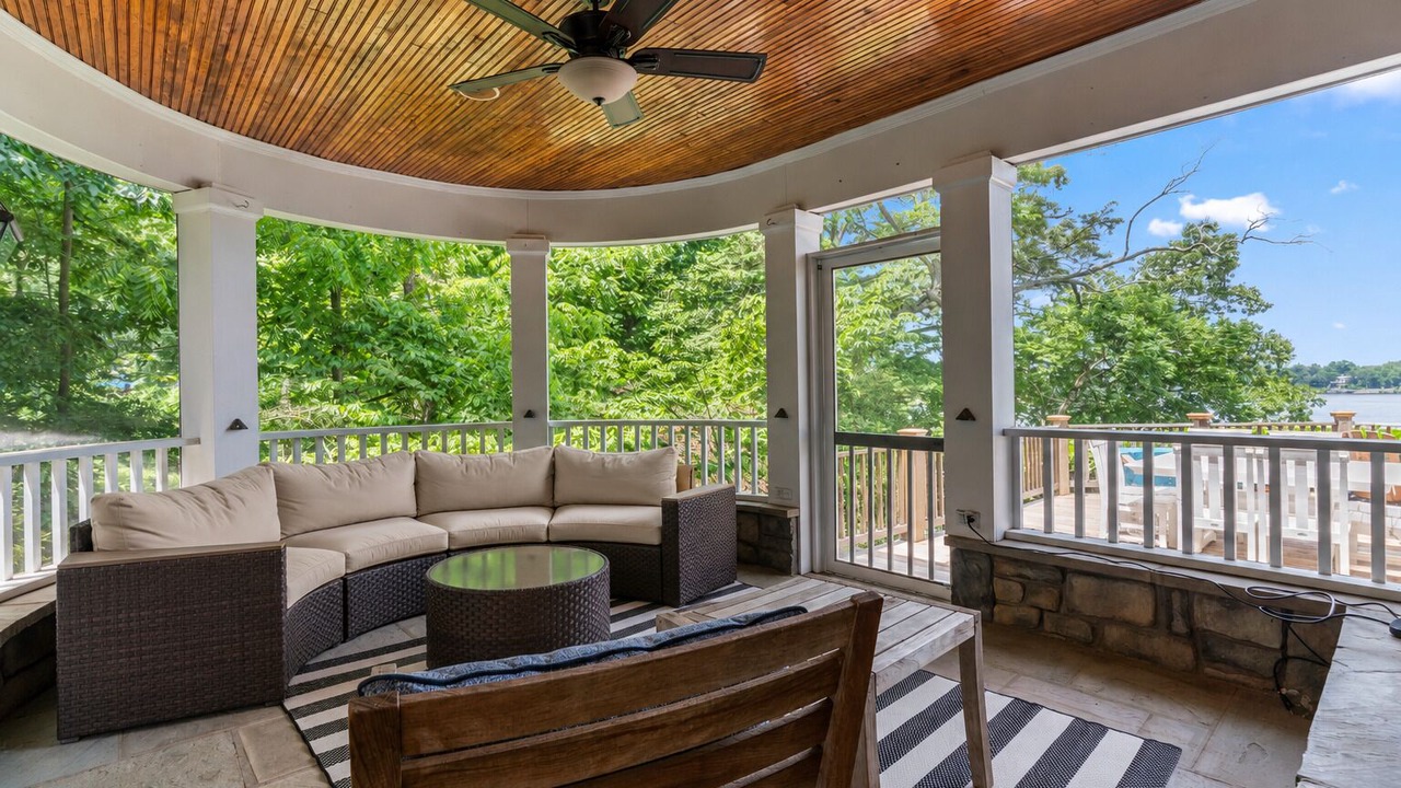 Photo of Livingroom in Edgewater