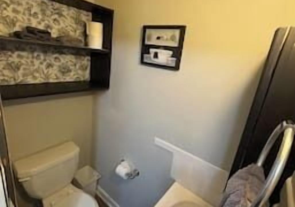 Photo of Bathroom in Kodak