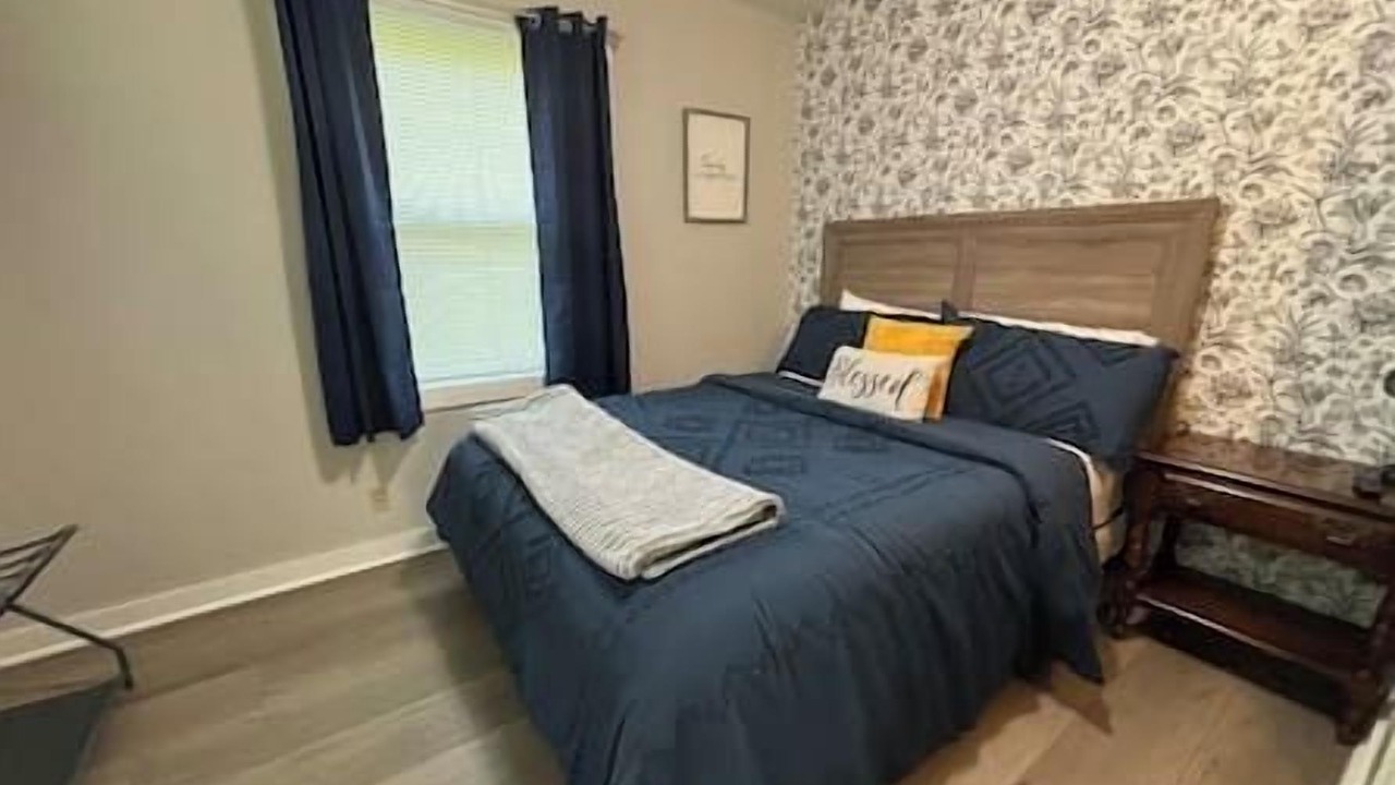 Photo of Bedroom in Kodak