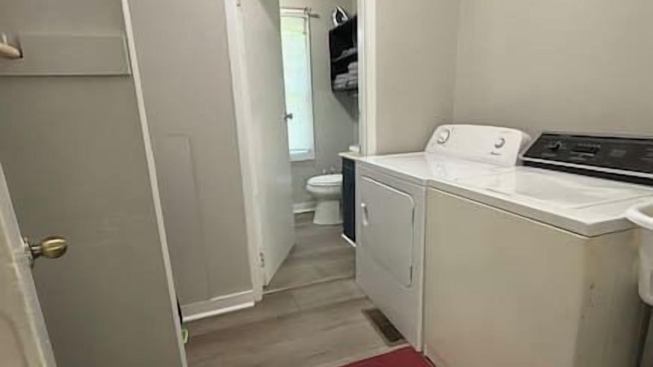 Photo of Bathroom in Kodak