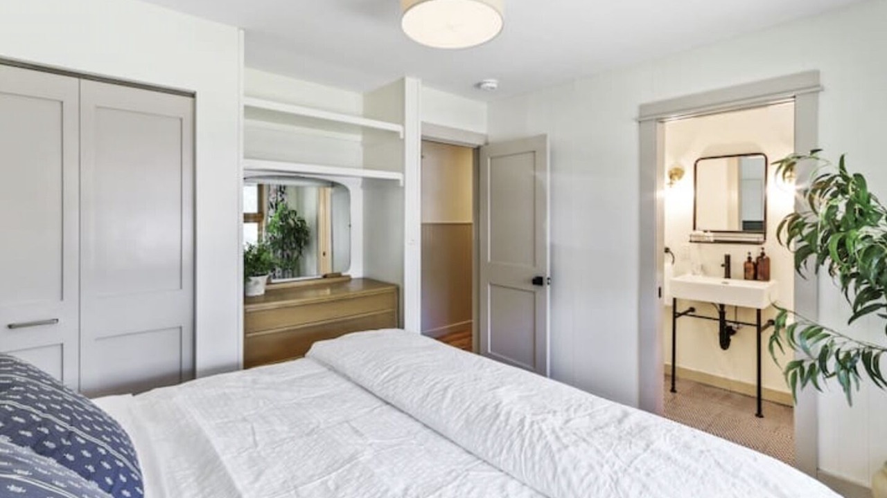 Photo of Bedroom in Country Club Estates