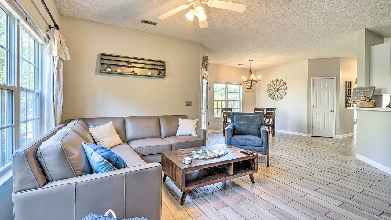 Photo of Livingroom in Murraysville