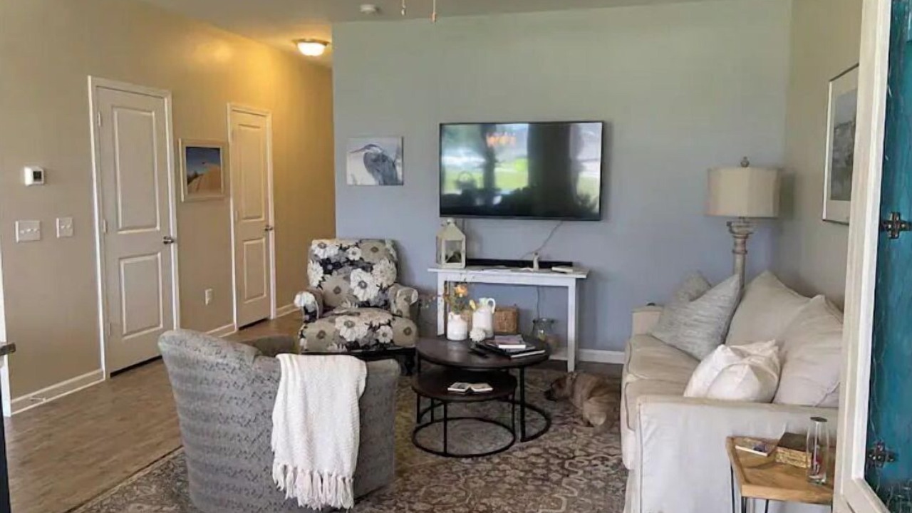 Photo of Livingroom in Murraysville