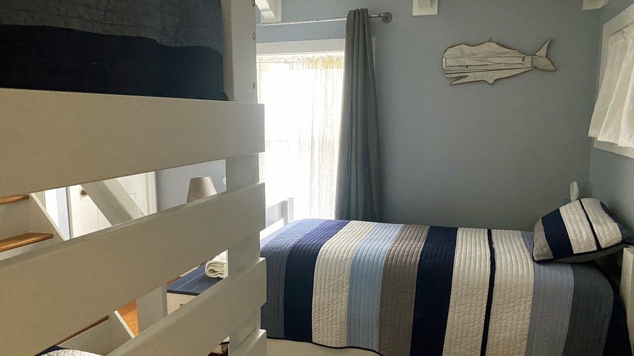 Photo of Bedroom in Country Club Estates