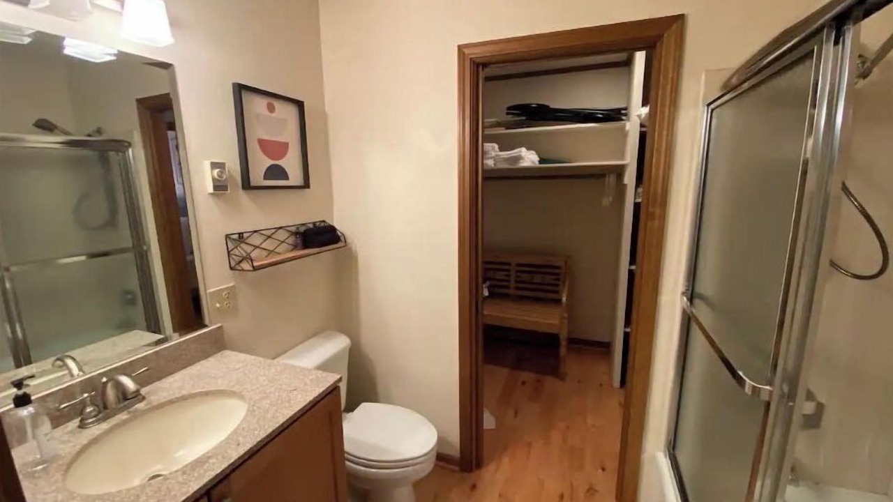 Photo of Bathroom in Seven Devils
