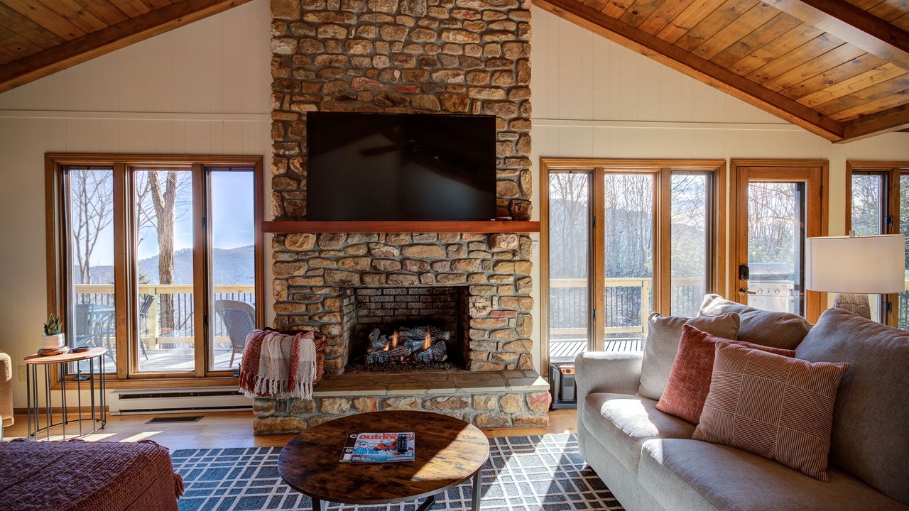 Photo of Livingroom in Seven Devils