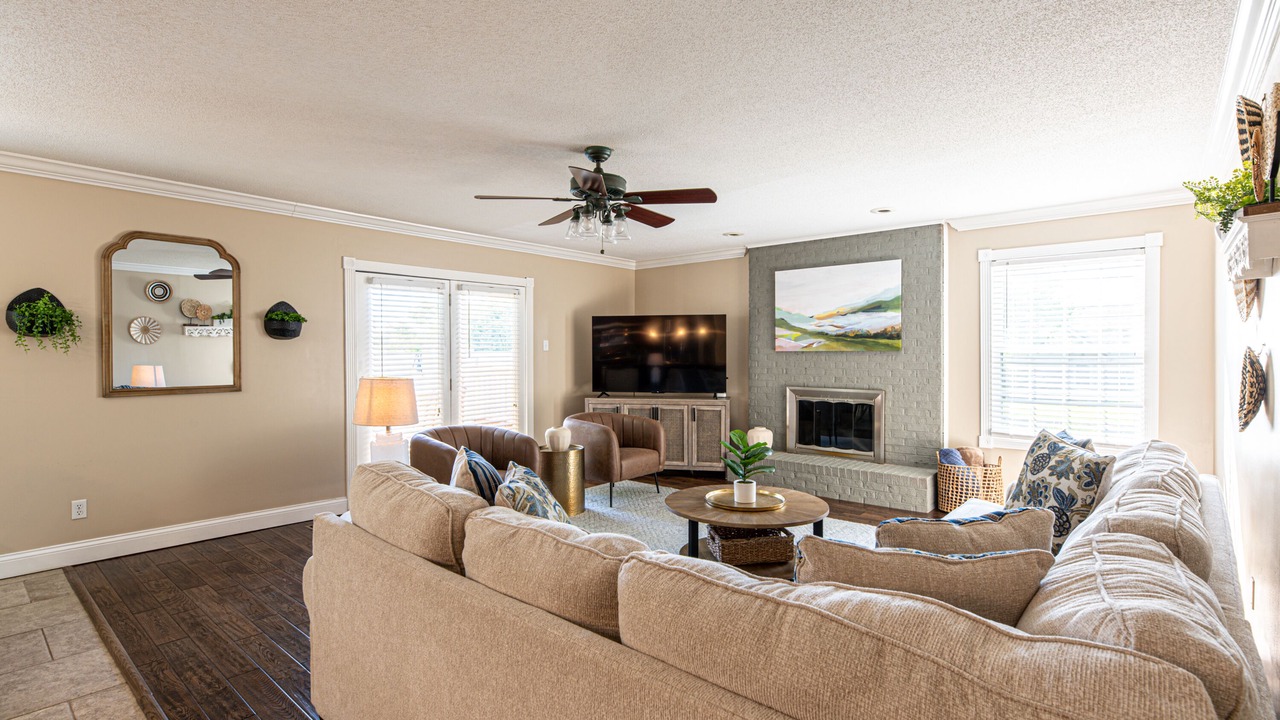 Photo of Livingroom in Ashley Oaks