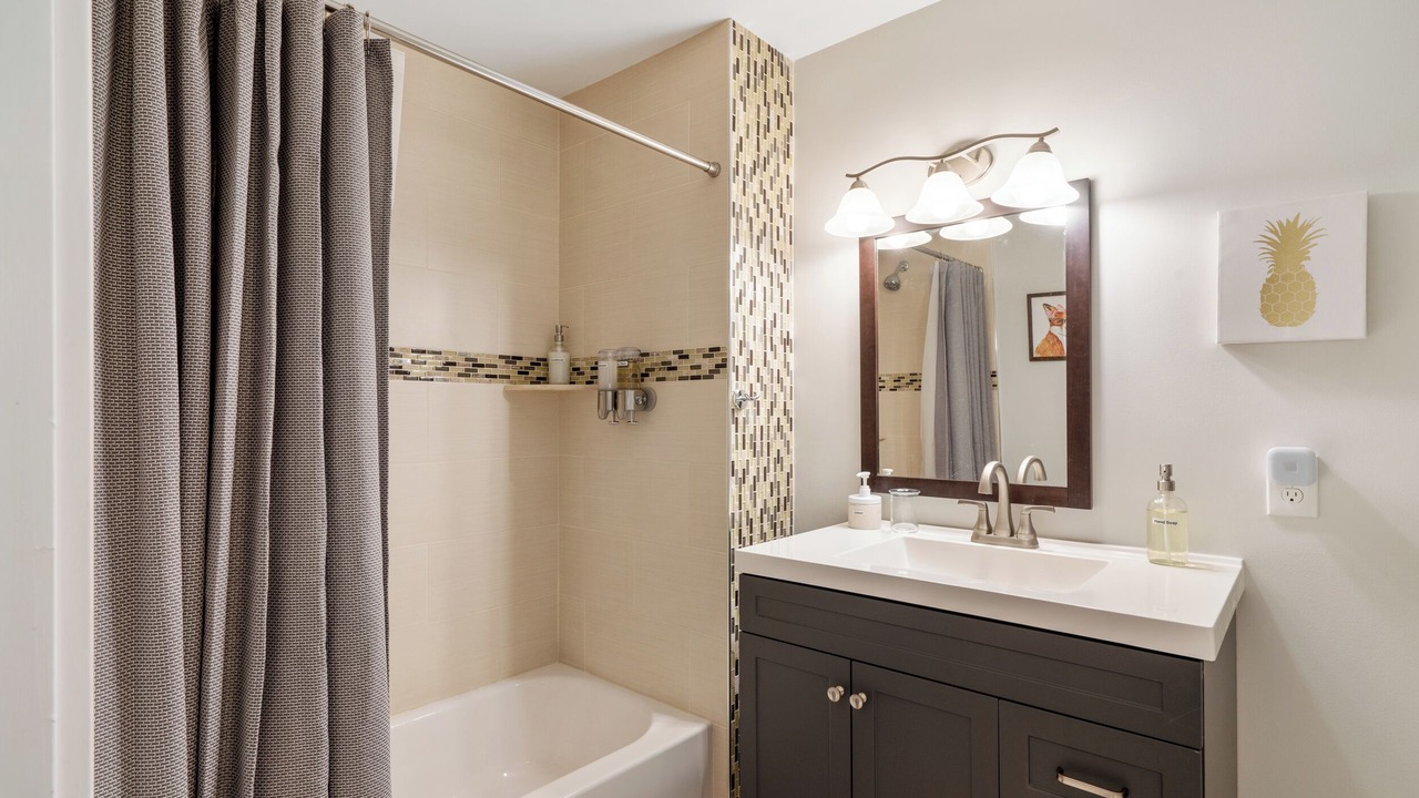 Photo of Bathroom in Point Breeze