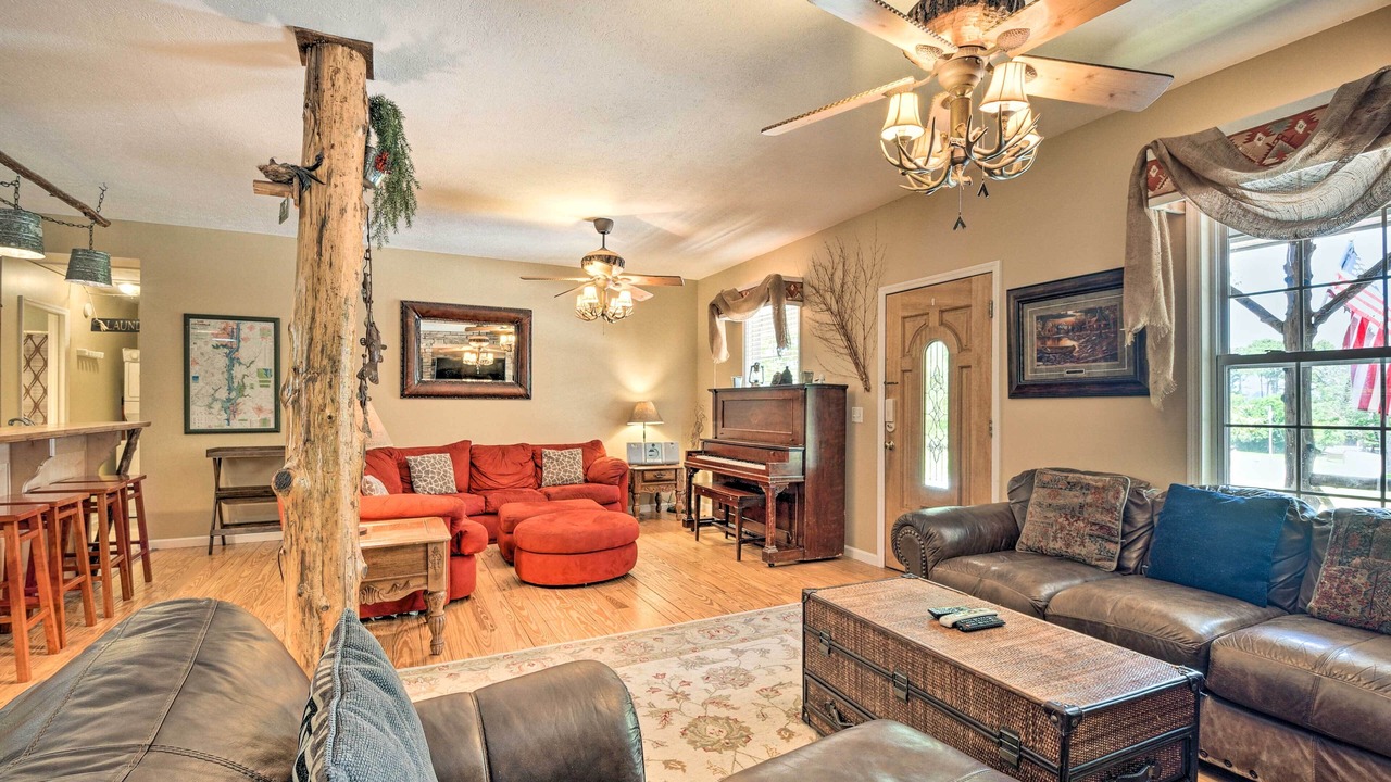 Photo of Livingroom in Guntersville
