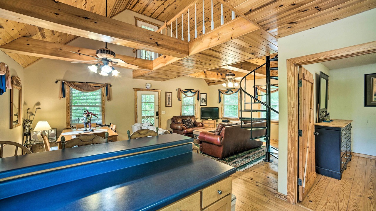 Photo of Livingroom in Guntersville