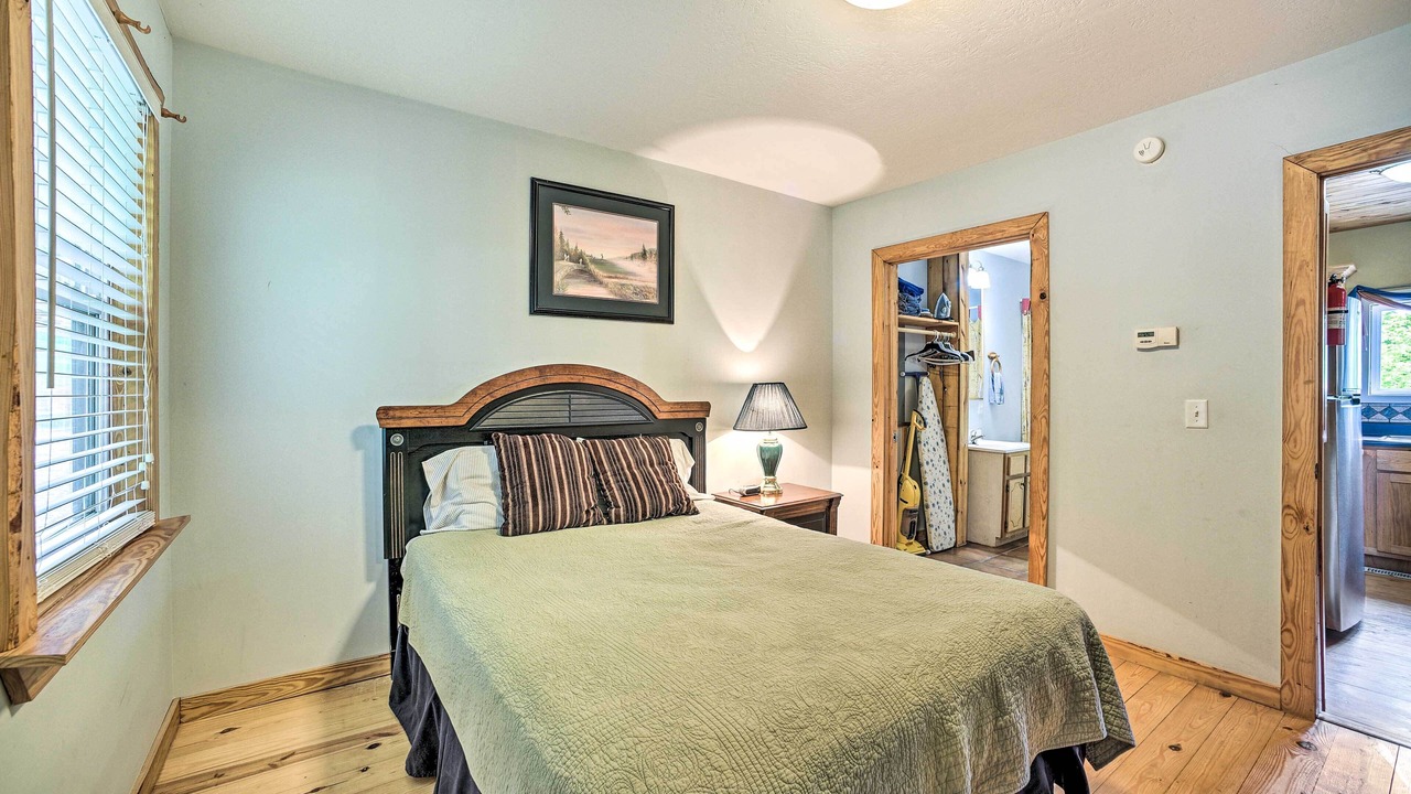 Photo of Bedroom in Guntersville