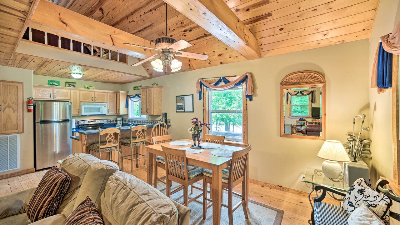 Photo of Livingroom in Guntersville