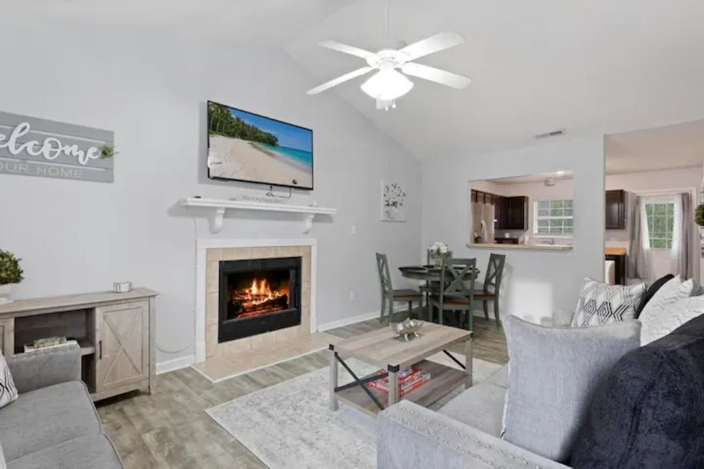 Photo of Livingroom in Jacksonville