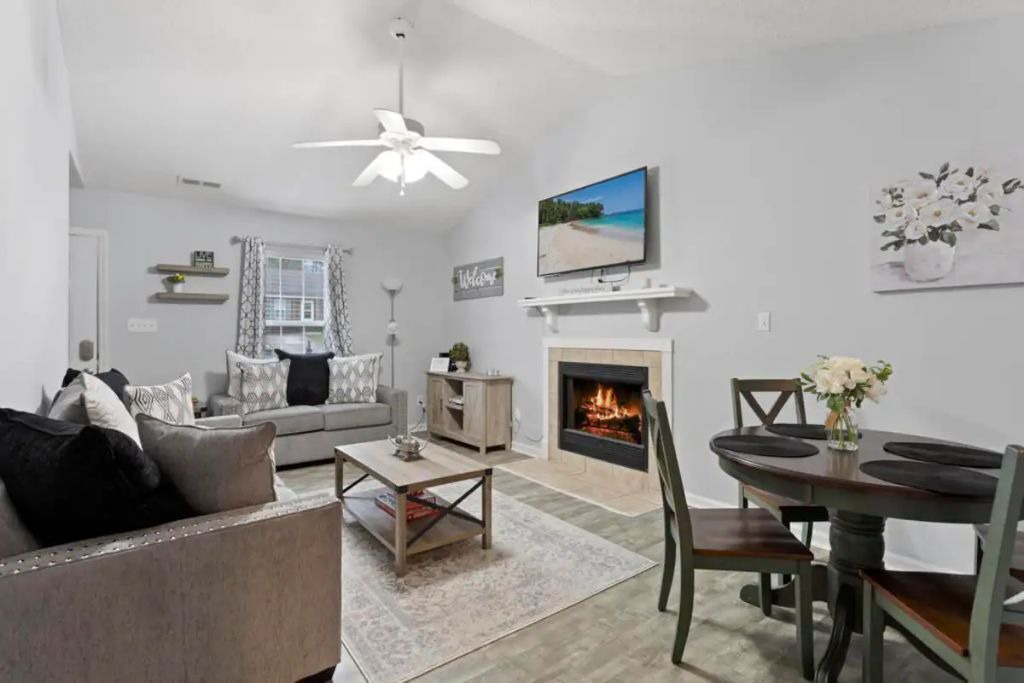 Photo of Livingroom in Jacksonville