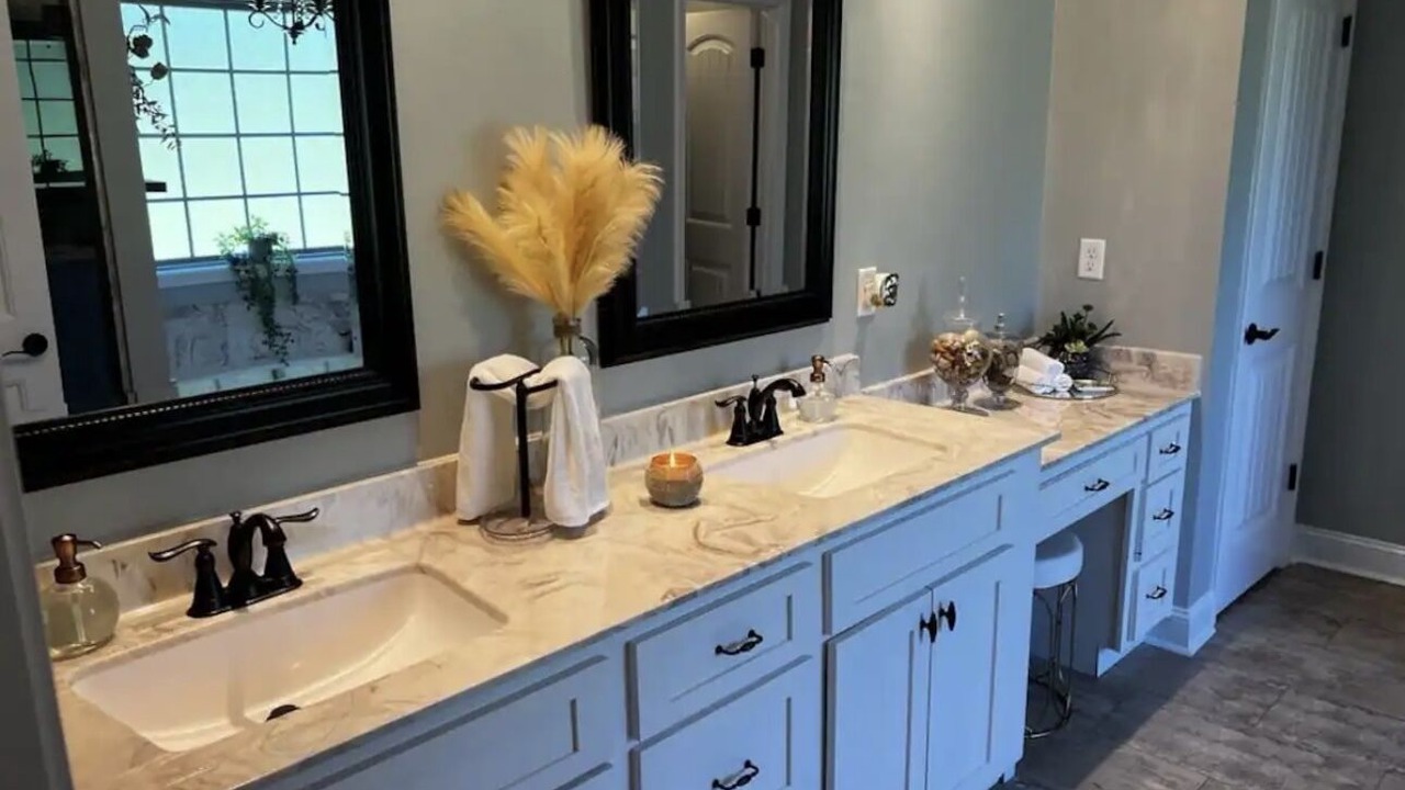 Photo of Bathroom in Rainbow City