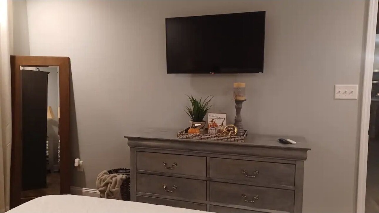 Photo of Bedroom in Rainbow City