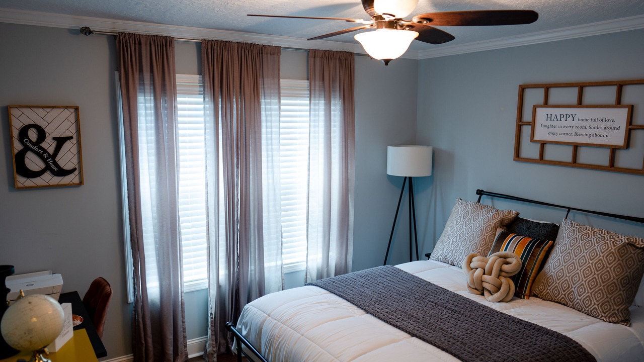 Photo of Bedroom in Rainbow City