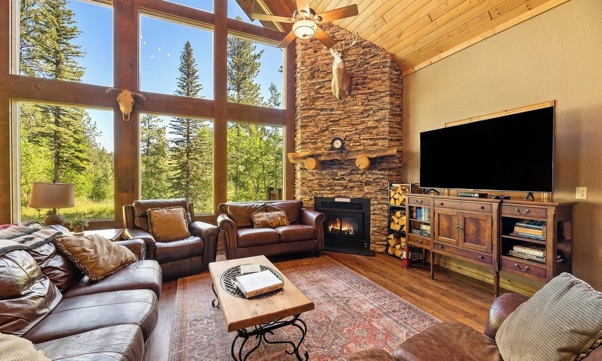 Photo of Livingroom in Deadwood