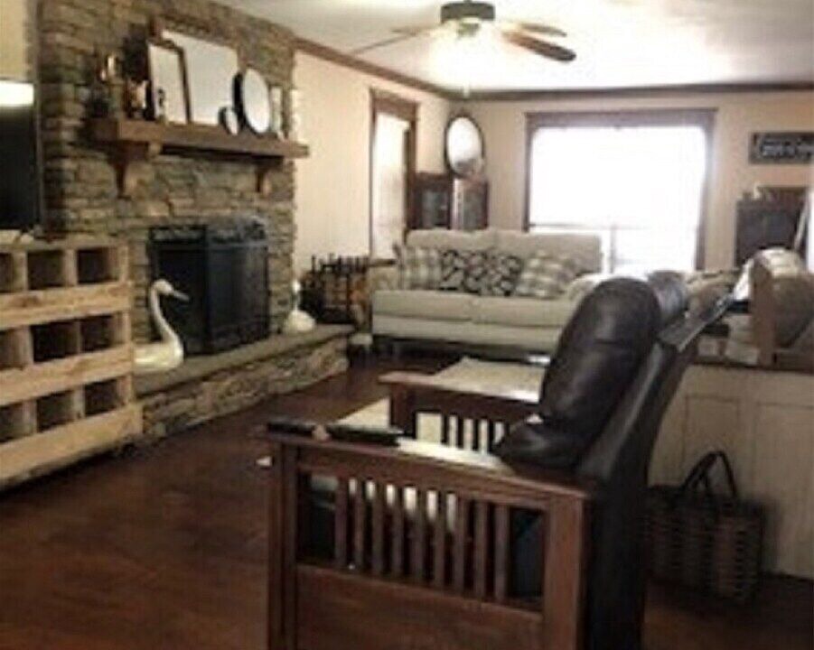 Photo of Livingroom in Guntersville