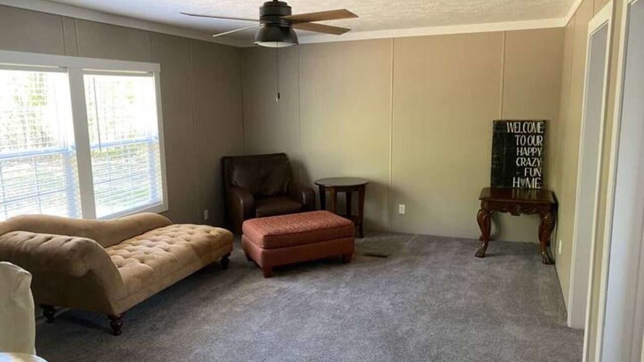 Photo of Livingroom in Locust Grove