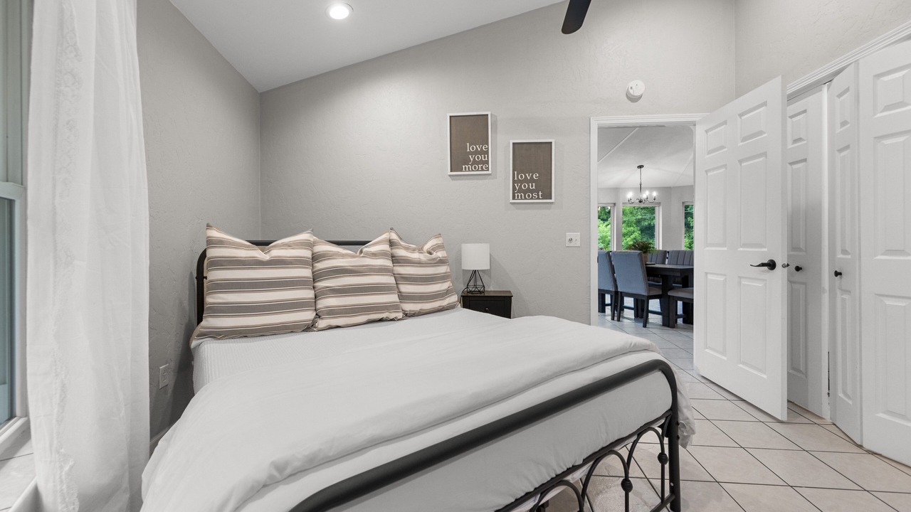Photo of Bedroom in Hale