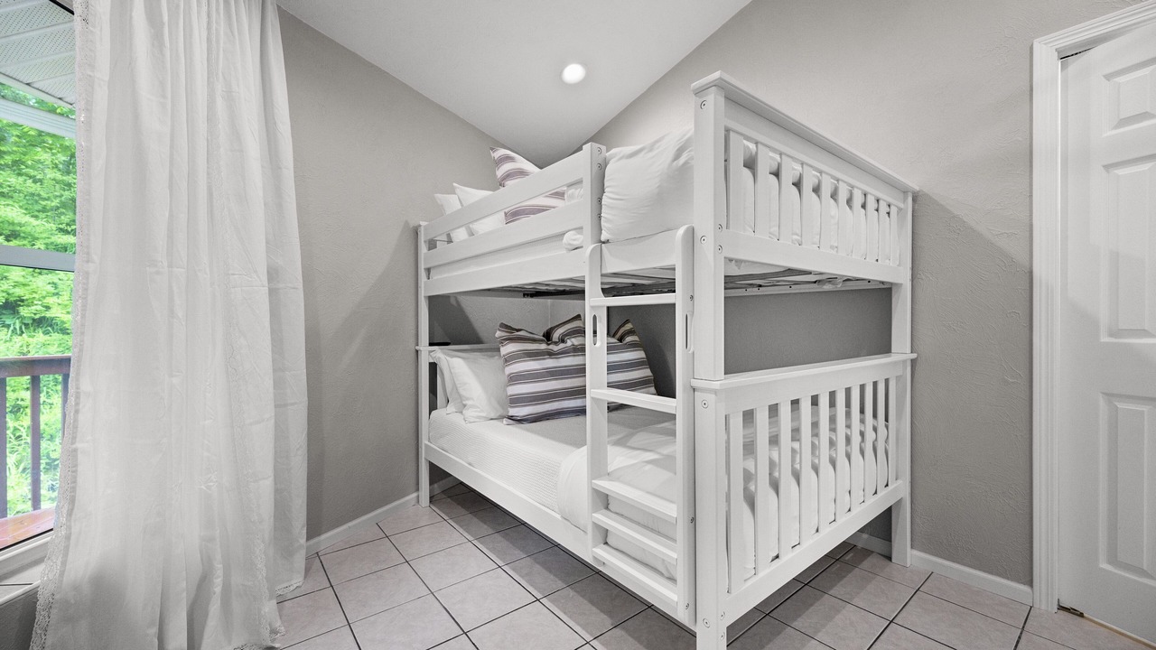 Photo of Bedroom in Hale