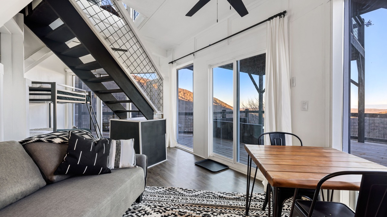 Photo of Livingroom in Seven Devils