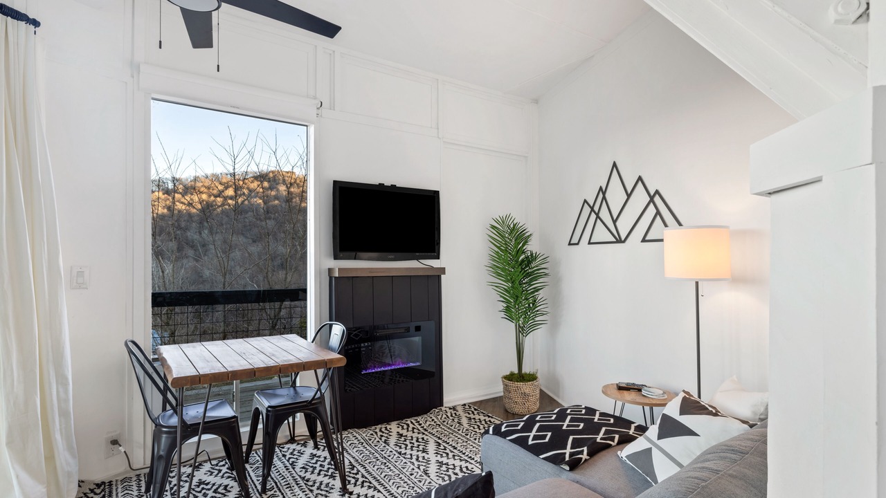 Photo of Livingroom in Seven Devils