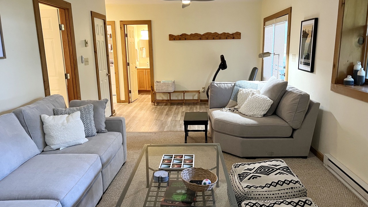 Photo of Livingroom in Seven Devils