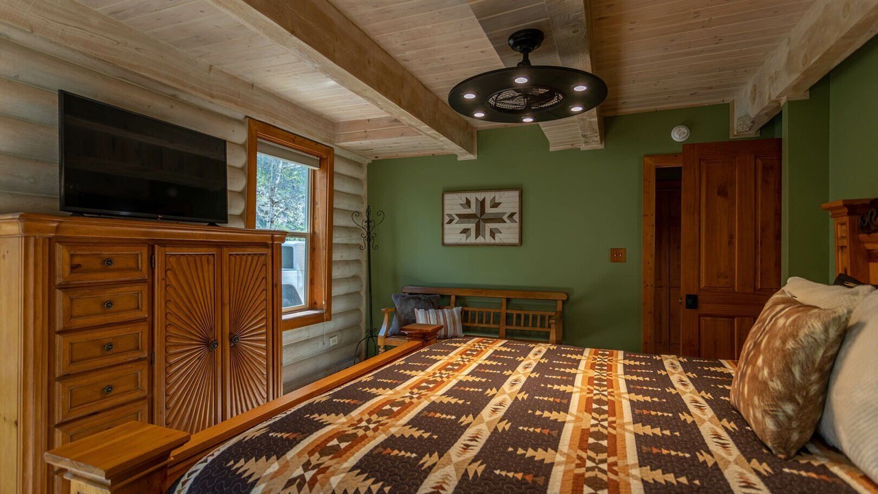 Photo of Bedroom in Sugar Grove