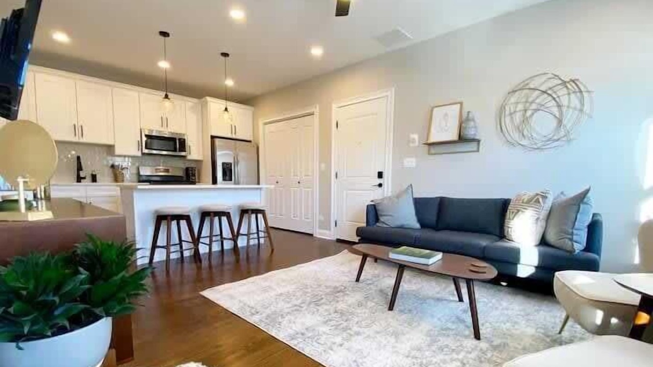 Photo of Livingroom in West Lakeview