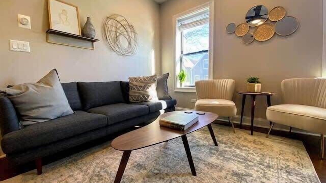 Photo of Livingroom in West Lakeview